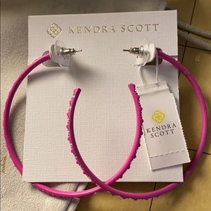NWT Kendra Scott Val Magenta hoops